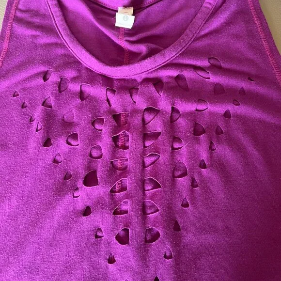 BUNDLE (5) OF WOMEN’S TANK WORKOUT SLEEVELESS TOPS (Medium and Large) - Picture 3 of 10